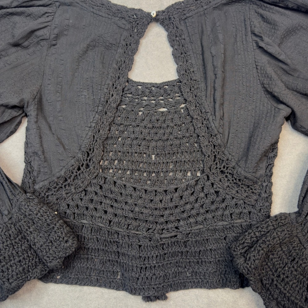 Free People Black Crochet Knit Long Sleeve Boho Crop Top Open Back Small - Picture 3 of 12